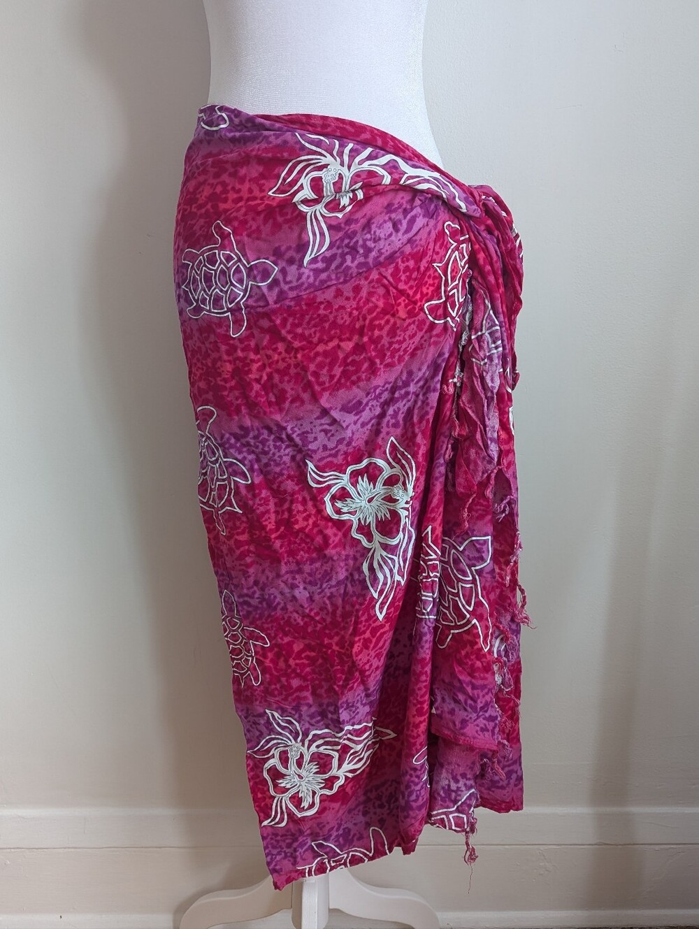 Hawaiian Fringe Sarong In Hot Pink Hibiscus Sea Turtle Print Beach Tropical